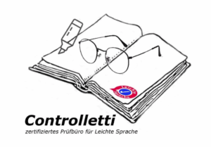 Ein aufgeschlagenes Buch. Darauf liegen eine Brille und ein Stift. Auf dem Buch ist ein Zeichen für Leichte Sprache. Unten steht: Controlletti prüft Texte in Leichter Sprache.
